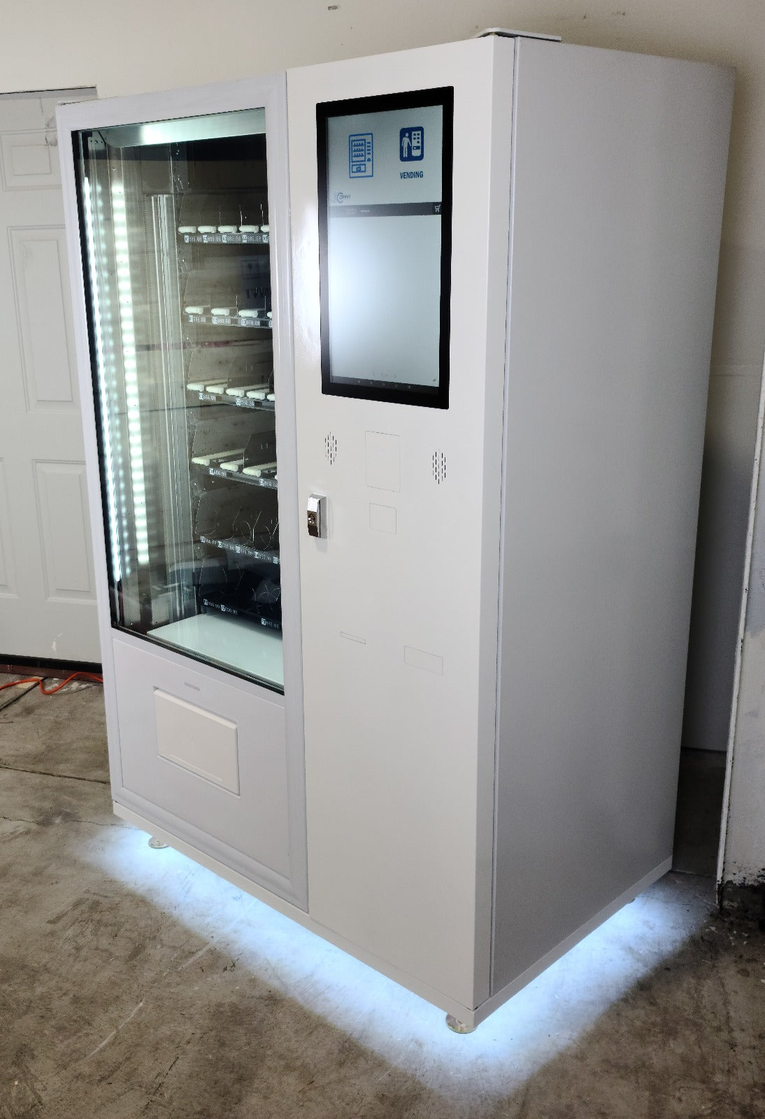 DMVI Option 6 Smart Vending Machine